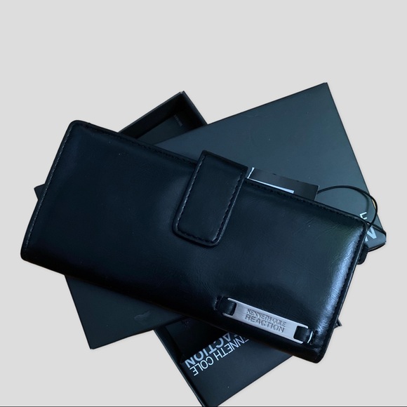 Kenneth Cole Handbags - Woman’s Kenneth Cole wallet